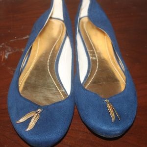 LC Lauren Conrad Blue Suede Ballet Flats Gold metal Feather on toe 7.5M EUC…